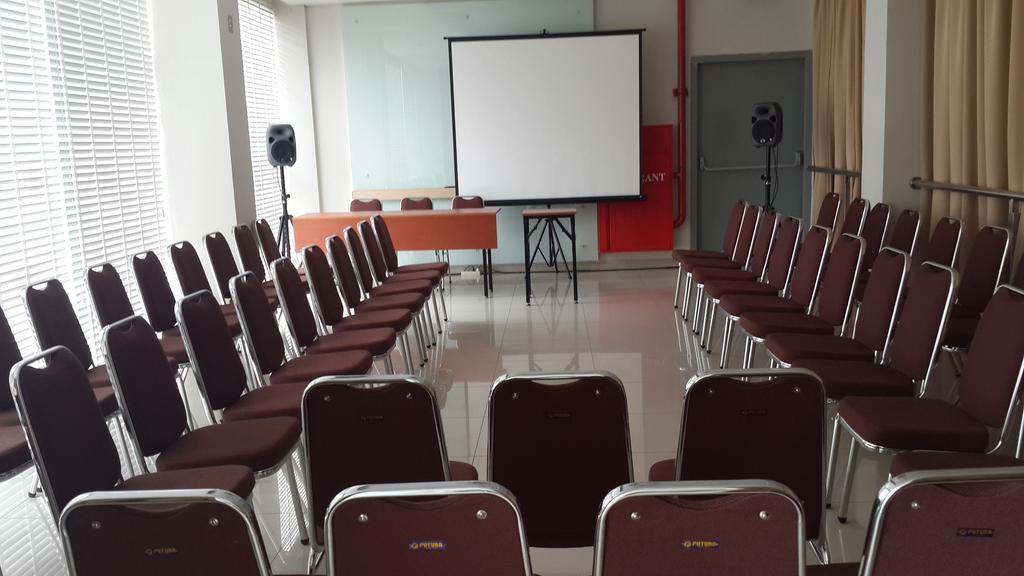 Amaris Hotel Bekasi Barat Extérieur photo