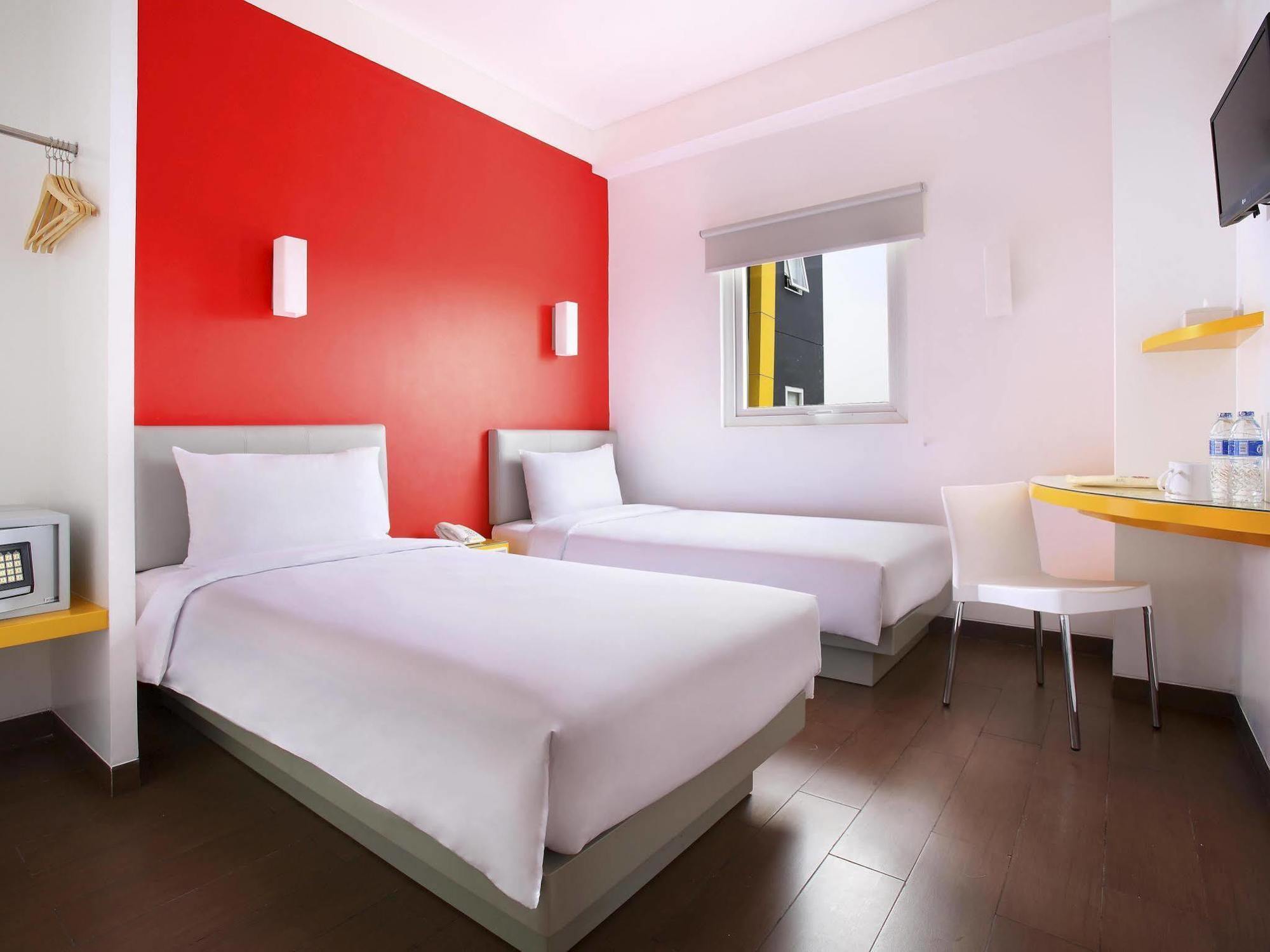 Amaris Hotel Bekasi Barat Extérieur photo