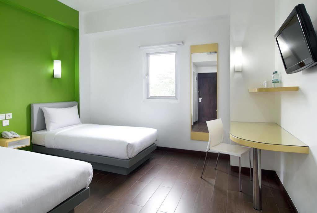Amaris Hotel Bekasi Barat Extérieur photo